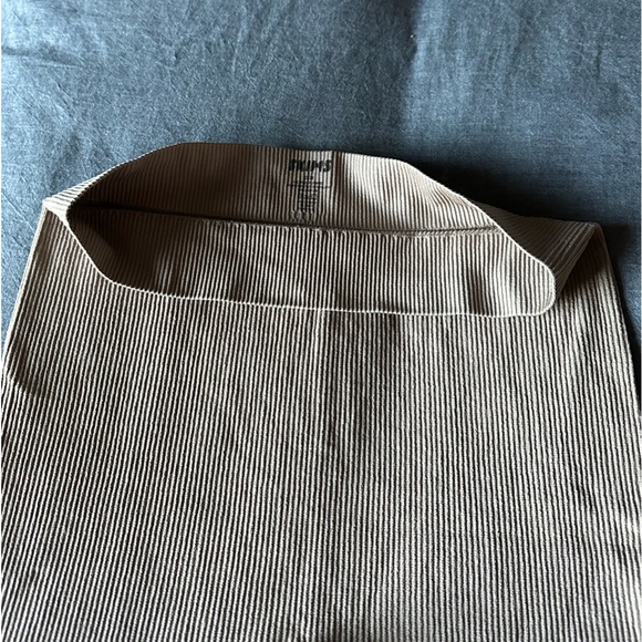 SKIMS stretch rib shorts in desert - Picture 2 of 4